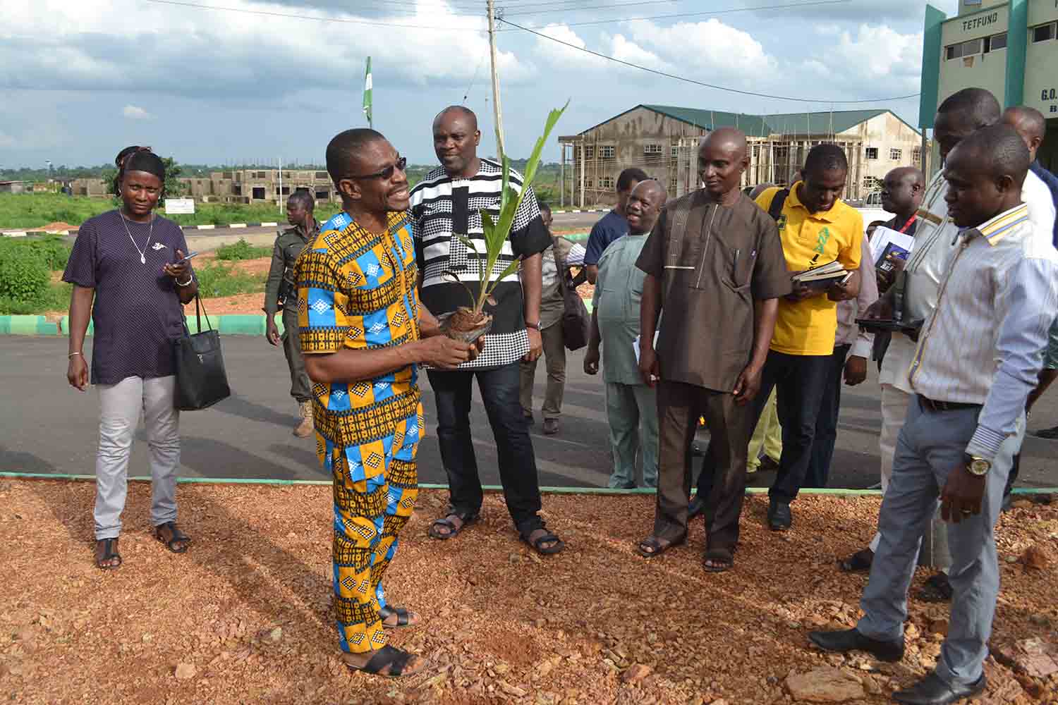 Mr Camillus Ukah, the ANA Vice president plants a tree, as part of VC Chinedum Nwajiuba’s “Green Campus Initiative’